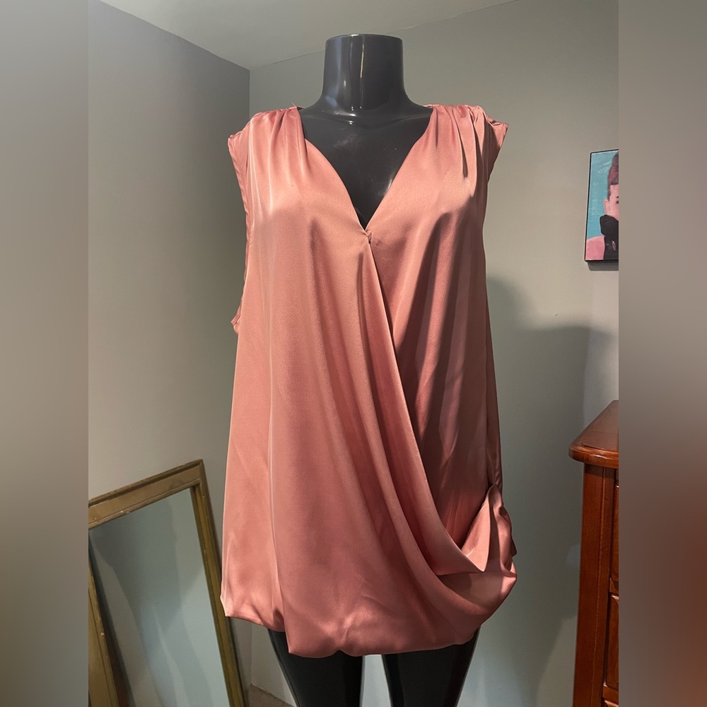 Women’s Plus Size Sleeveless Blouse ( 2XL )